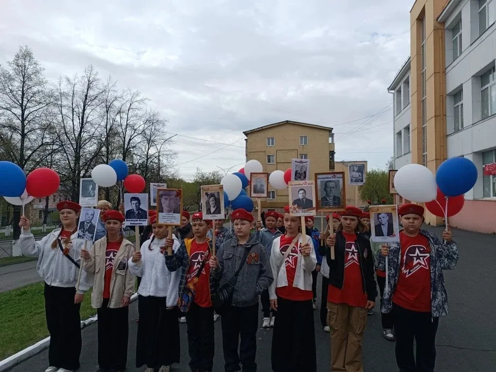 Сегодня в центре города прошло торжественное шествие в рамках акции «Бессмертный полк» ✊🇷🇺. Педагоги