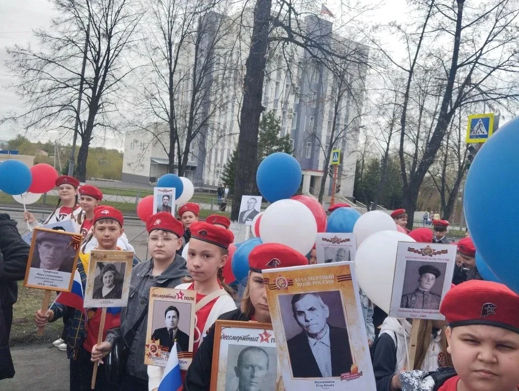 Сегодня в центре города прошло торжественное шествие в рамках акции «Бессмертный полк» ✊🇷🇺. Педагоги