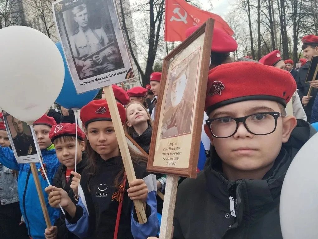 Сегодня в центре города прошло торжественное шествие в рамках акции «Бессмертный полк» ✊🇷🇺. Педагоги