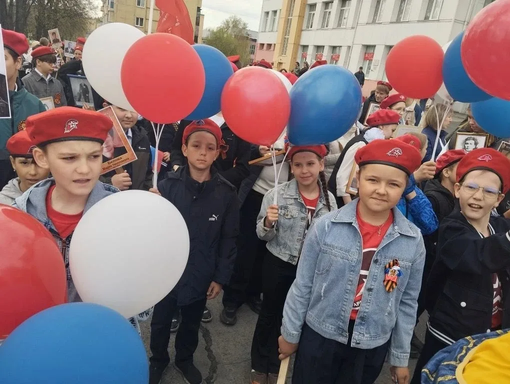 Сегодня в центре города прошло торжественное шествие в рамках акции «Бессмертный полк» ✊🇷🇺. Педагоги