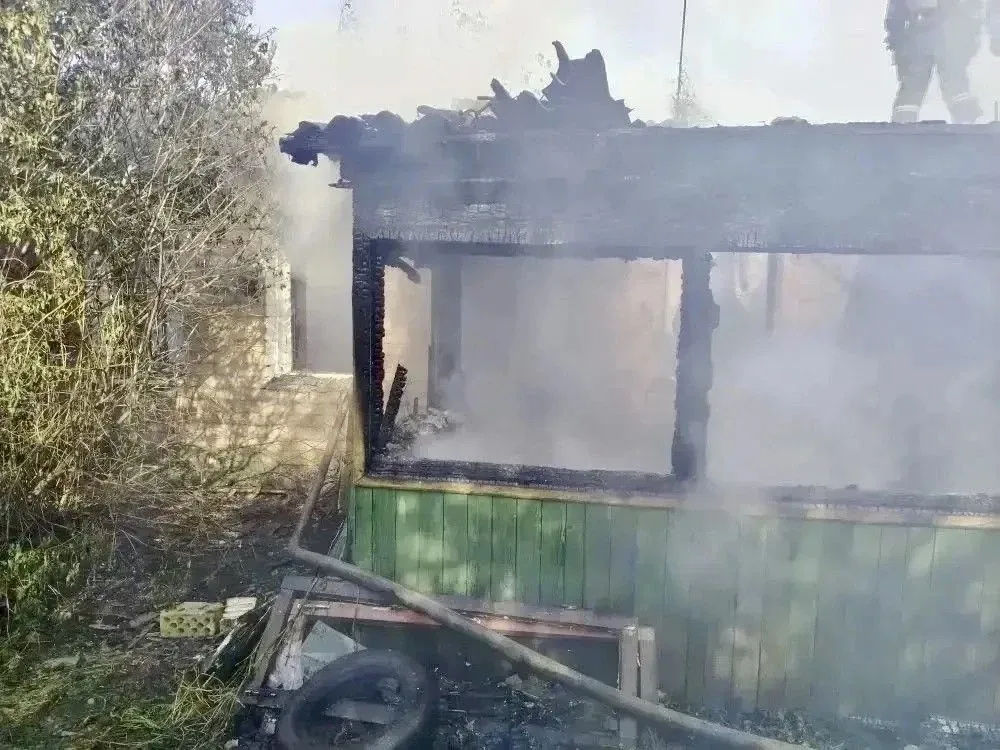 🔥В Оренбургском районе на пожаре погиб человек. Причиной возгорания могла стать сигарета  #Про_Проис