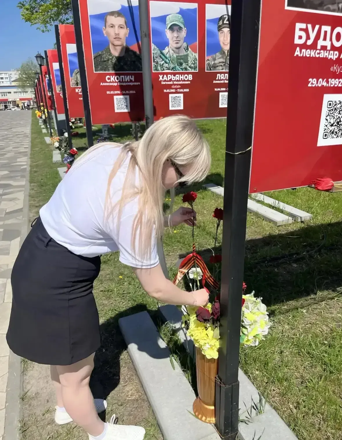 🎗️ Храним подвиг в сердцах…  В канун Дня Победы наши ученики и педагоги #Школы30 пришли на Площадь П