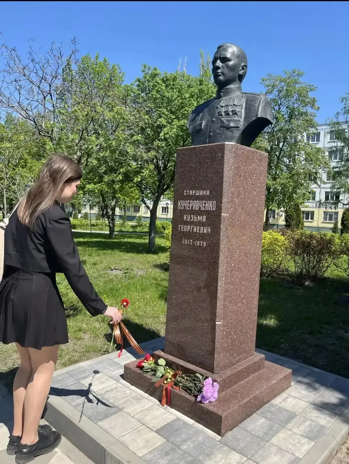 🎗️ Храним подвиг в сердцах…  В канун Дня Победы наши ученики и педагоги #Школы30 пришли на Площадь П
