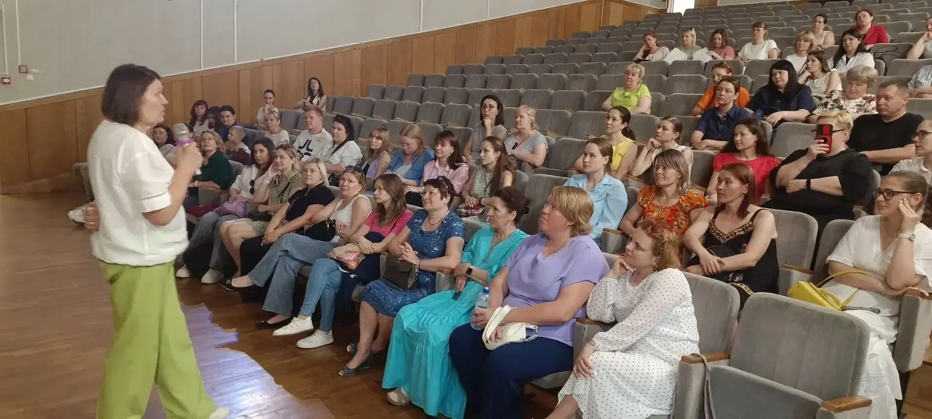 День открытых дверей в нашей школе собрал большое количество родителей и завершился откровенным "Диа