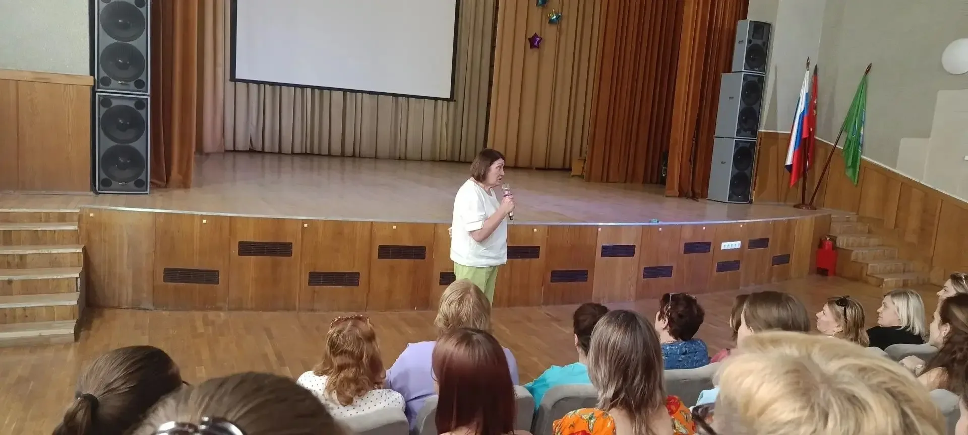 День открытых дверей в нашей школе собрал большое количество родителей и завершился откровенным "Диа