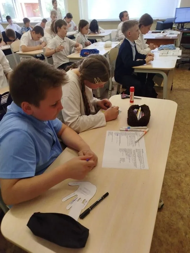 Открытый классный час в 5 "Б" классе.  #ПоддержкасФронта #СолдатамПобеды #ВместеМыСила #ОбразованиеП