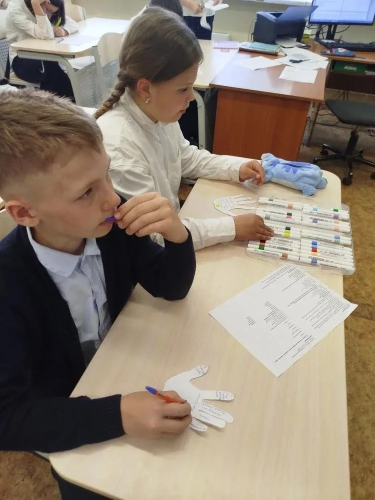 Открытый классный час в 5 "Б" классе.  #ПоддержкасФронта #СолдатамПобеды #ВместеМыСила #ОбразованиеП