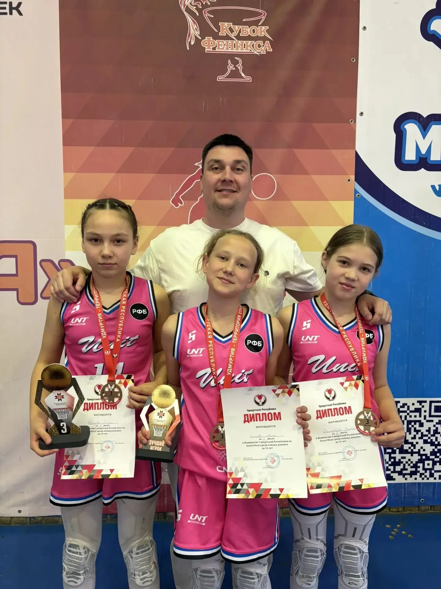 БРОНЗОВЫЕ ПРИЗЕРЫ!!! 🥉🥉🥉  Три баскетбольные звездочки из нашей школы зажглись на Первенстве Удмуртск
