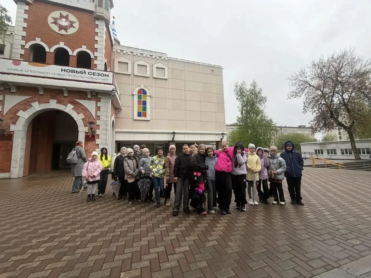 🎭Сегодня, 12 мая, наша начальная школа съездила в Театр кукол на спектакль «Дело трёх поросят». 🐷  Д