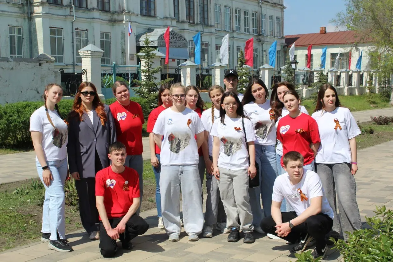 🎗️Акция "Георгиевская лента" продолжается в Павловском районе!  🪽 Студенты Павловского филиала Губер