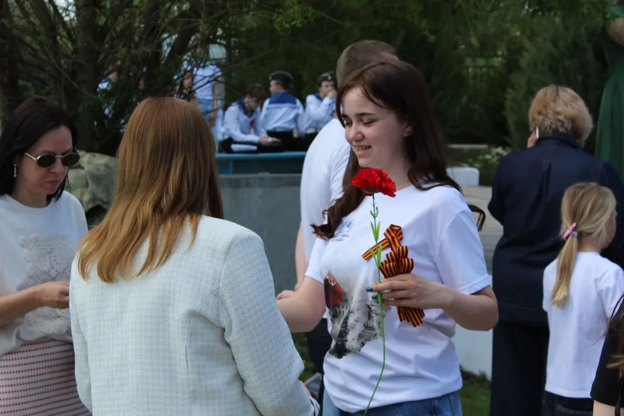 🎗️Акция "Георгиевская лента" продолжается в Павловском районе!  🪽 Студенты Павловского филиала Губер