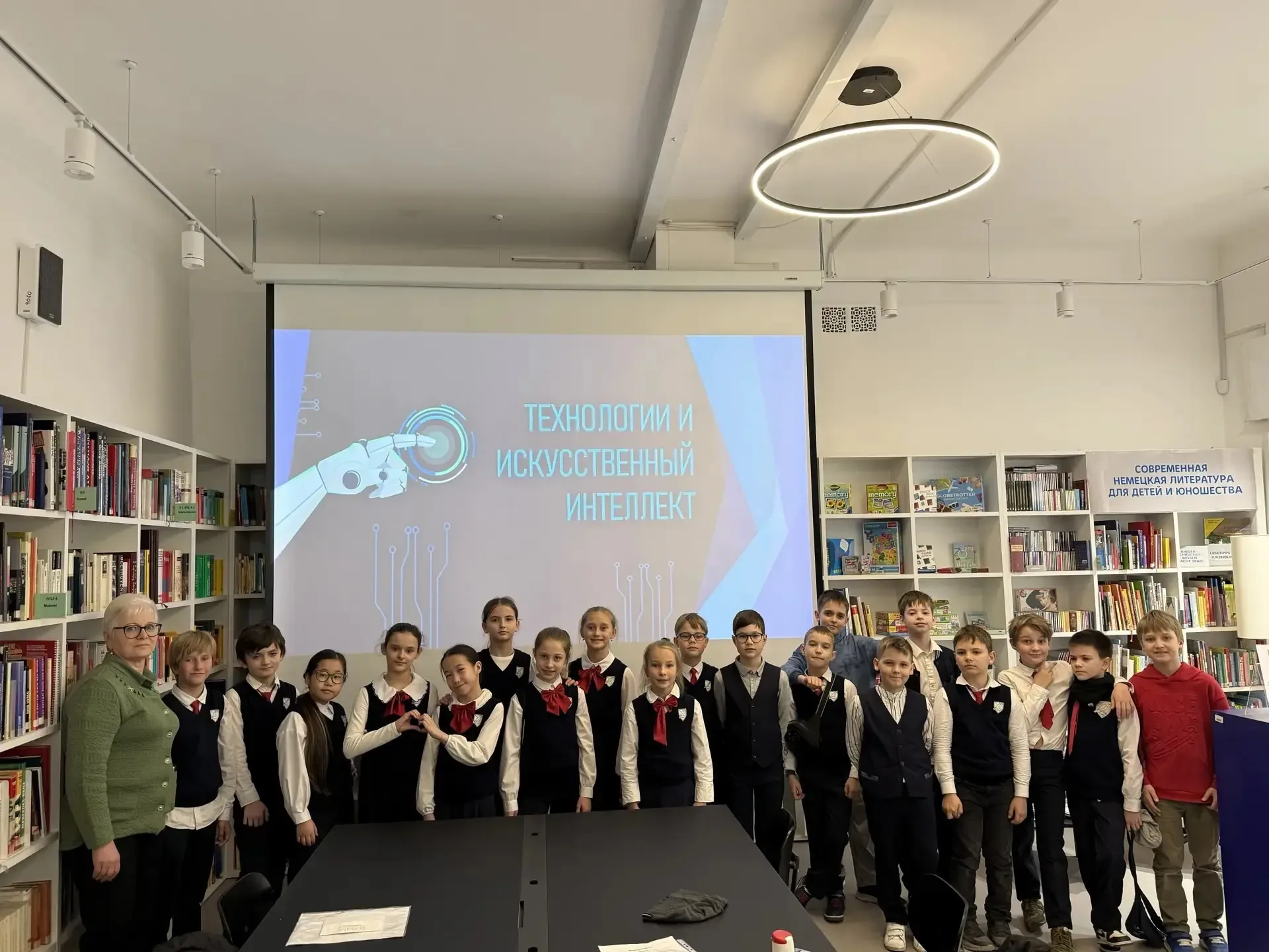 📚НОВОСИБИРСКАЯ ОБЛАСТНАЯ НАУЧНАЯ БИБЛИОТЕКА✨  11 мая ученики 3 «В» класса вместе с классным руководи