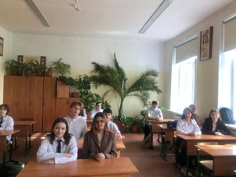 В рамках марафона "Наследники Победы", приуроченного к 81-летию Великой Победы учащиеся 11 класса пр