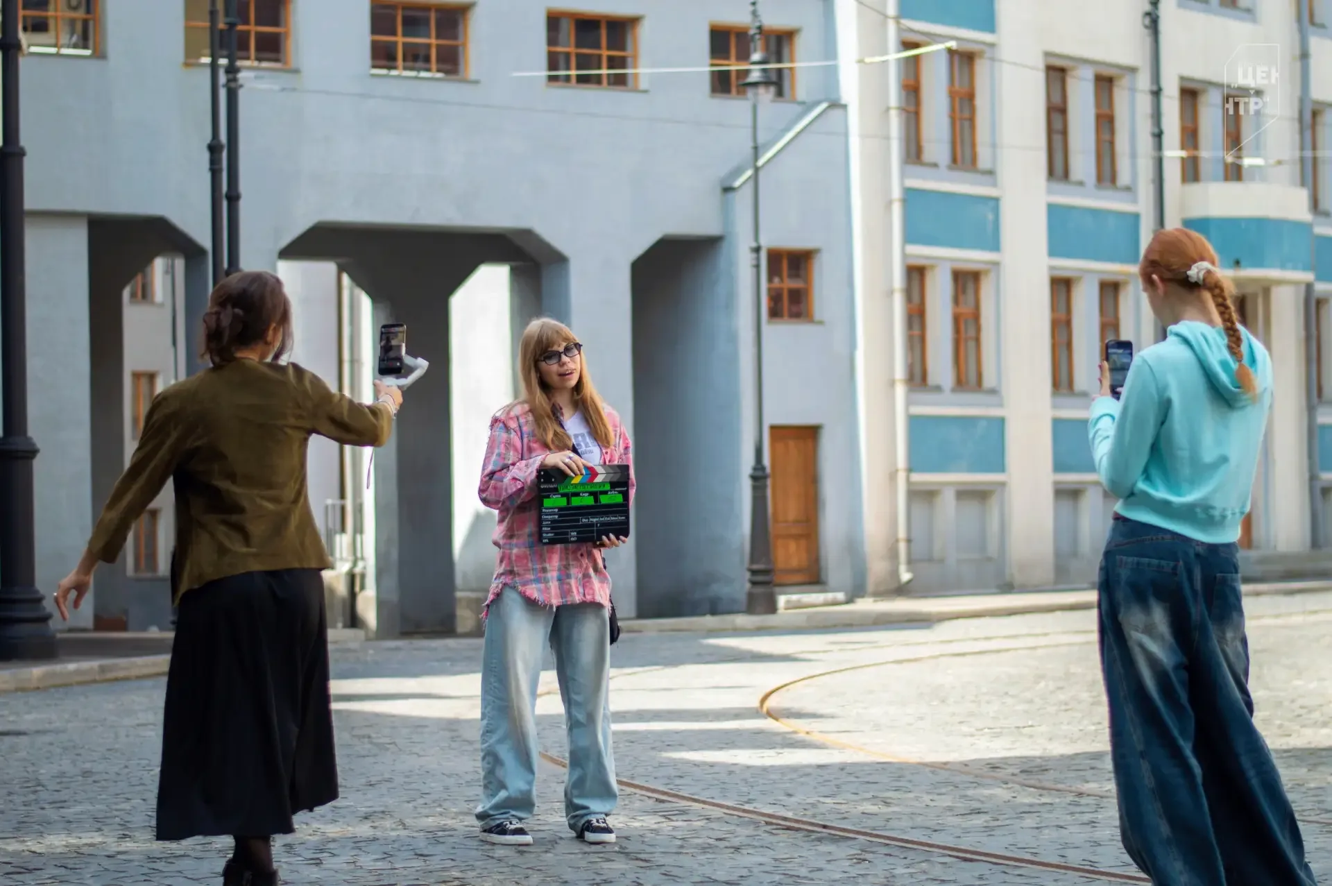 🌀 Кинопроизводство изнутри: медиаученики на экскурсии в парке «Москино»  🎬 Чтобы создавать профессио