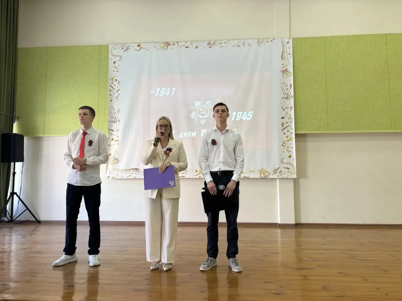 «Помнить, чтобы жить: школьники почтили память защитников Тулы» 🇷🇺 Под стук метронома в нашей школе 
