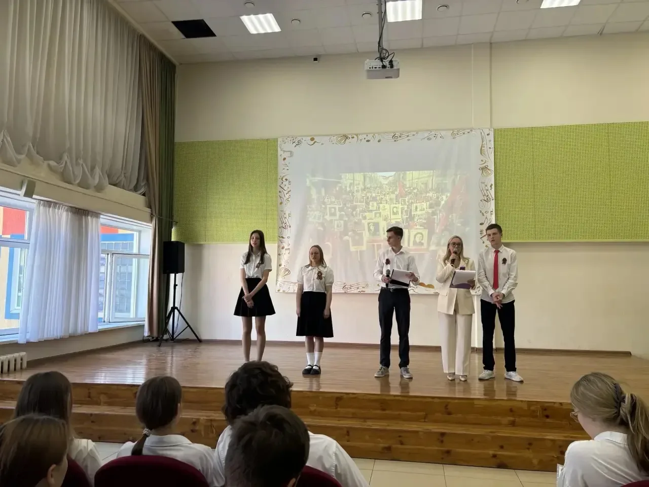 «Помнить, чтобы жить: школьники почтили память защитников Тулы» 🇷🇺 Под стук метронома в нашей школе 