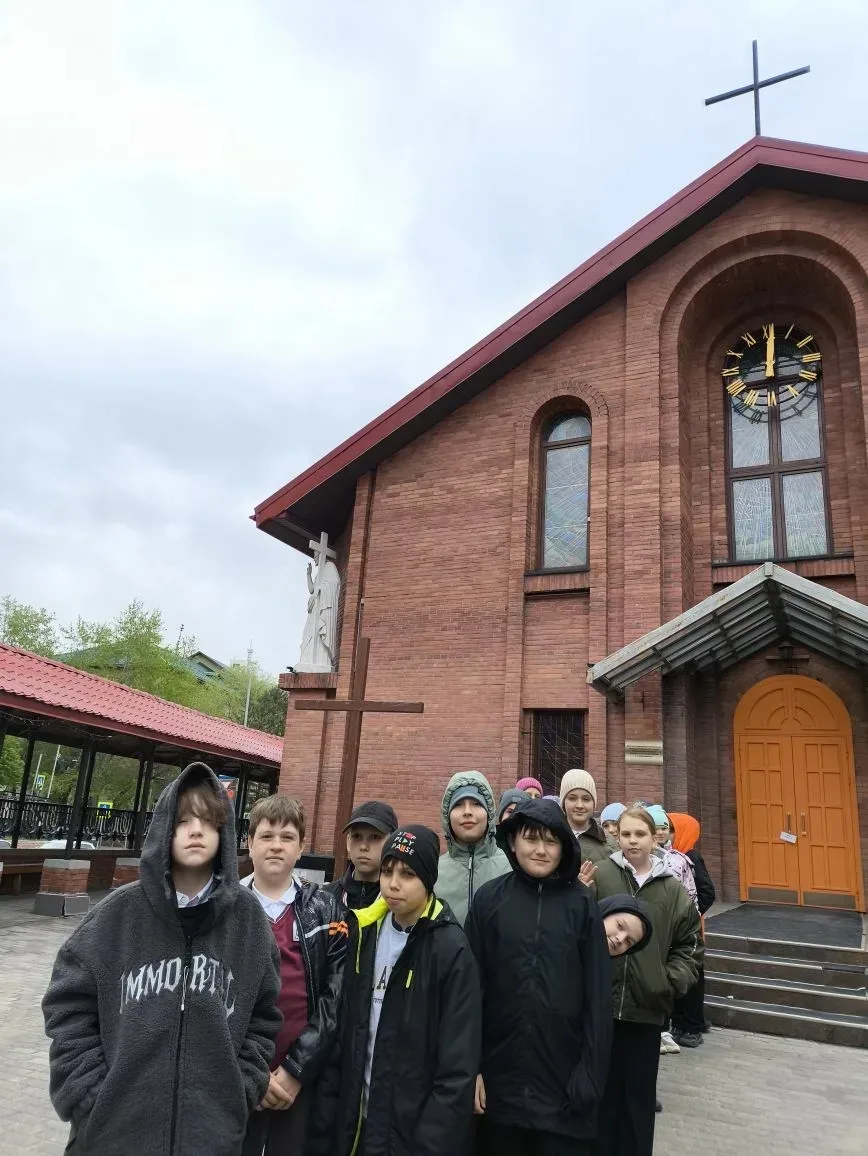 #КлассныеНовости  Ребята 4б были на экскурсии «Дорога в храм. Экскурсия по храмам и культовым местам