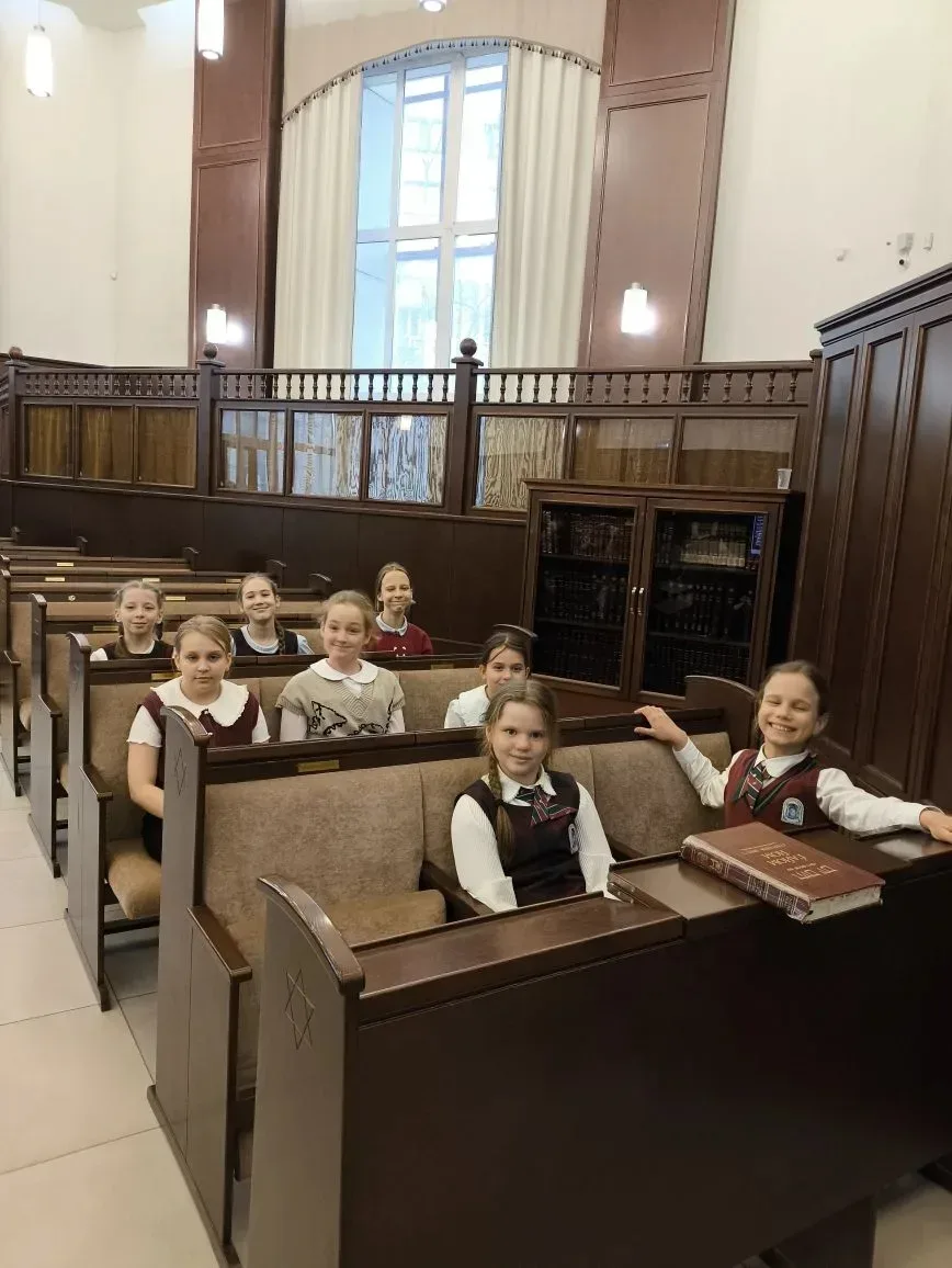 #КлассныеНовости  Ребята 4б были на экскурсии «Дорога в храм. Экскурсия по храмам и культовым местам