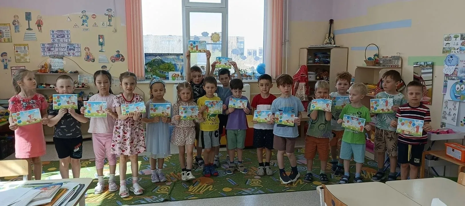 #ДошкольноеОтделениепЛожок   🎈 Мир! Труд! Май! 🕊️🌸  В группе "Капитошка" и "Зайчата" вовсю идет подг