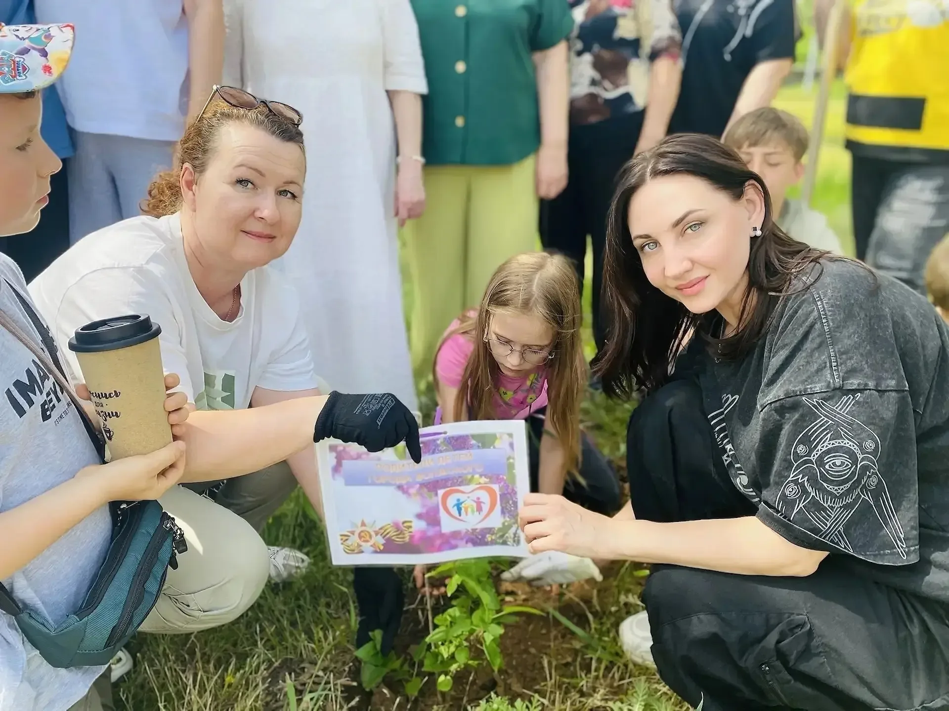 🌸 Сажаем деревья и храним память: акция «Сирень Победы» в лагере «Сказка»!   16 мая на базе Детского