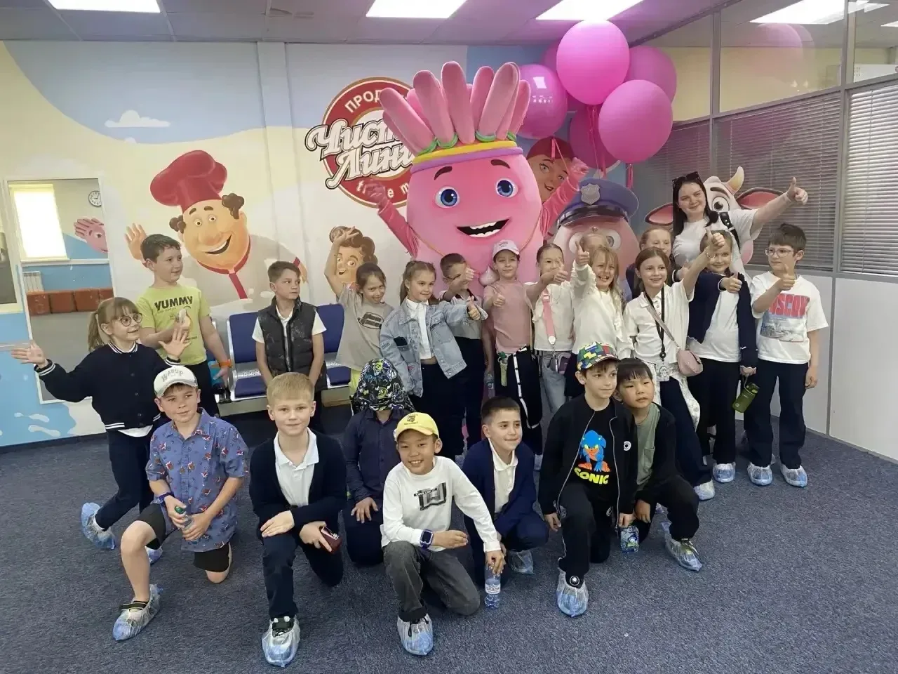 🍦 🚌Путешествие в мир мороженого!  🏭Ученики 1 «Д» класса побывали на фабрике мороженого «Чистая линия