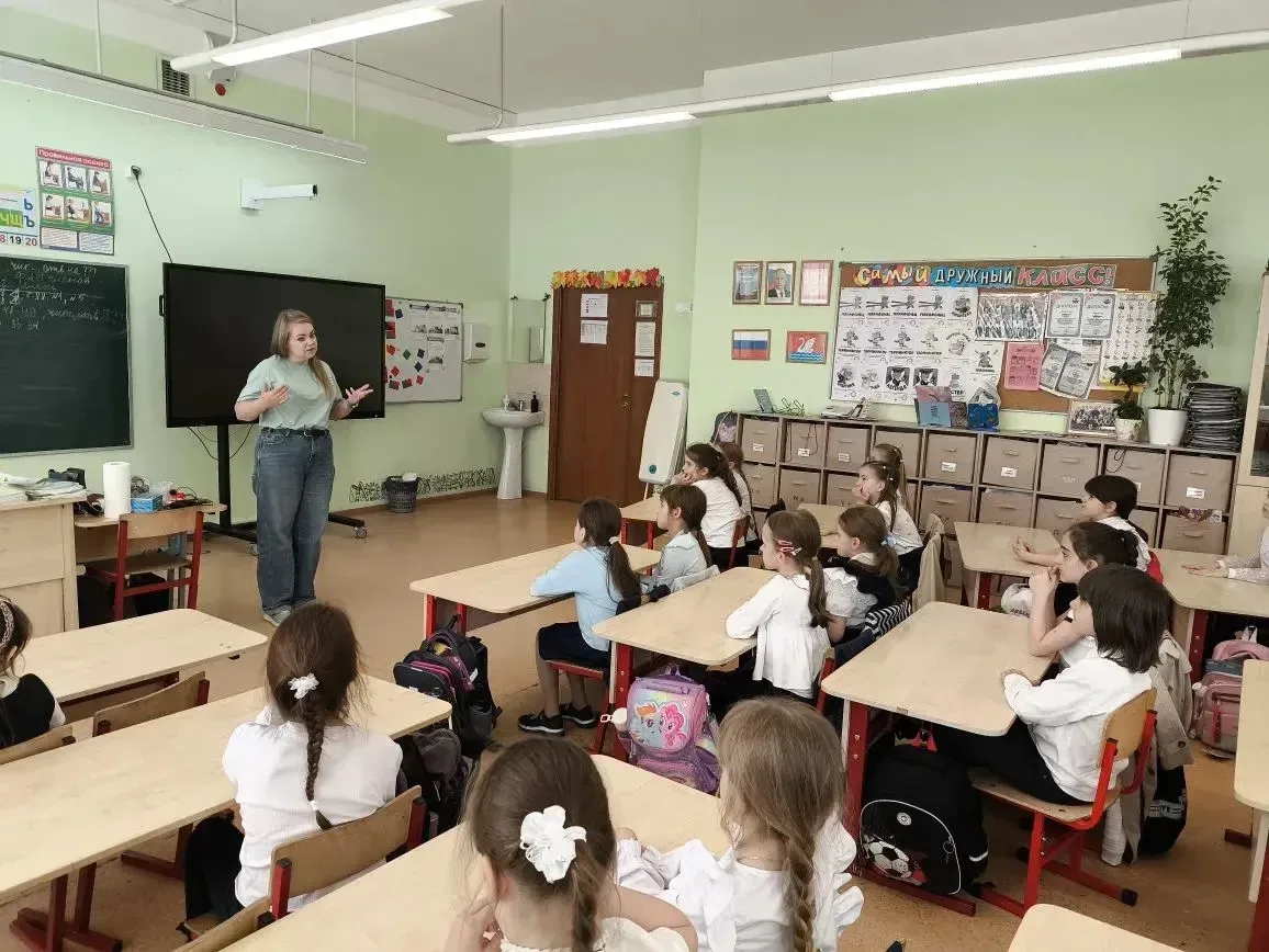 🏠 Тренинг «Один дома» — когда ты один, ты не один  15 мая в 1 «Б» классе прошёл необычный и очень ва