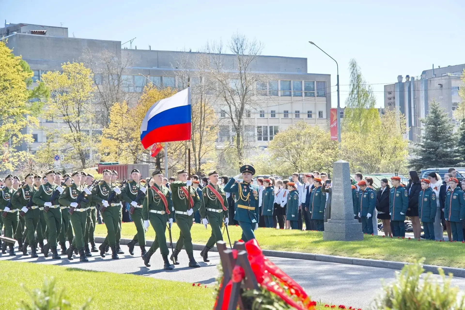 В канун 81-й годовщины Великой Победы на Пискарёвском мемориальном кладбище почтили память павших во