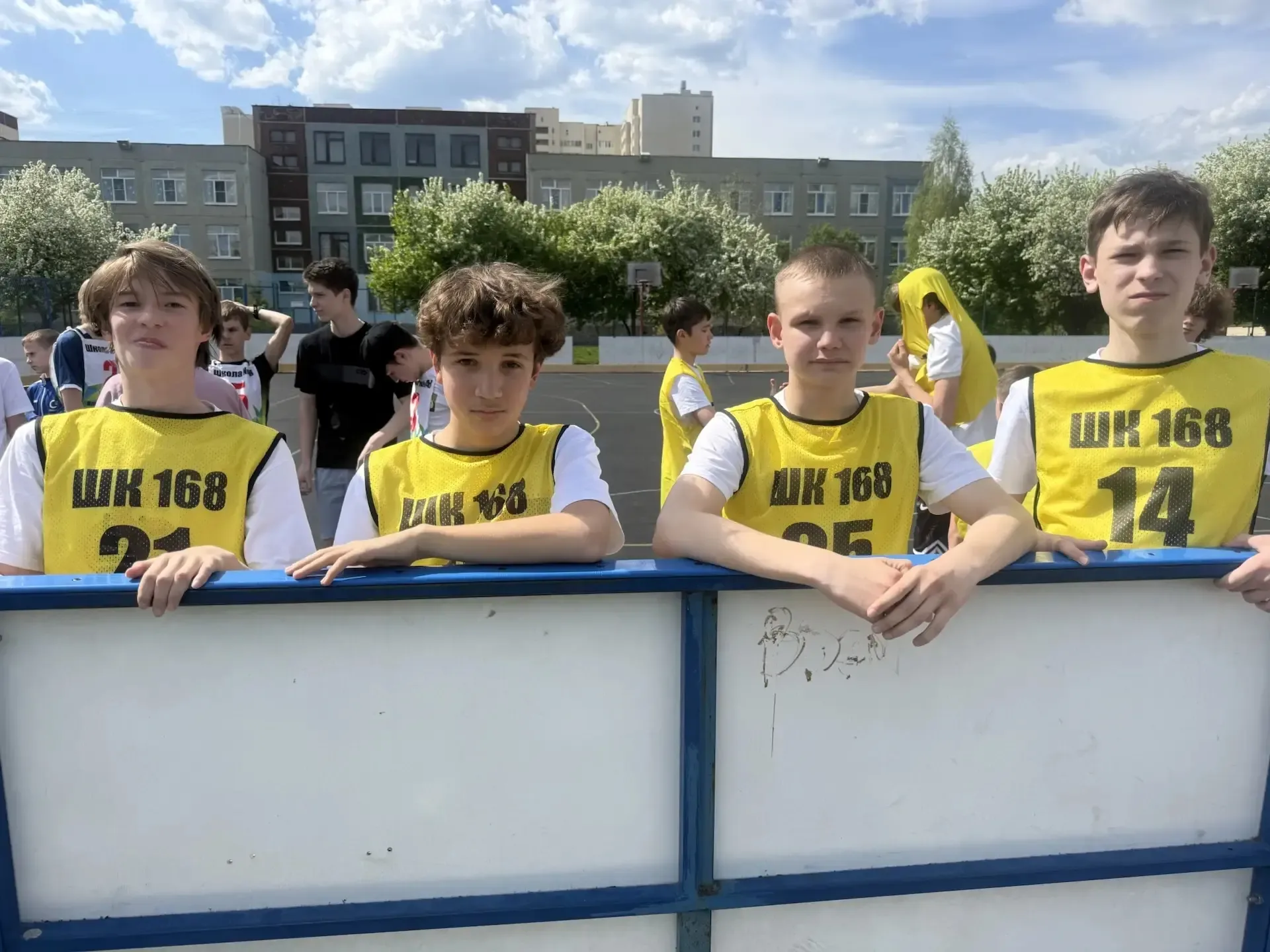 🎉 Поздравляем сборную команду 6-7 классов с 🥉 местом на районных соревнованиях «Весенний кросс»!  🙏Б