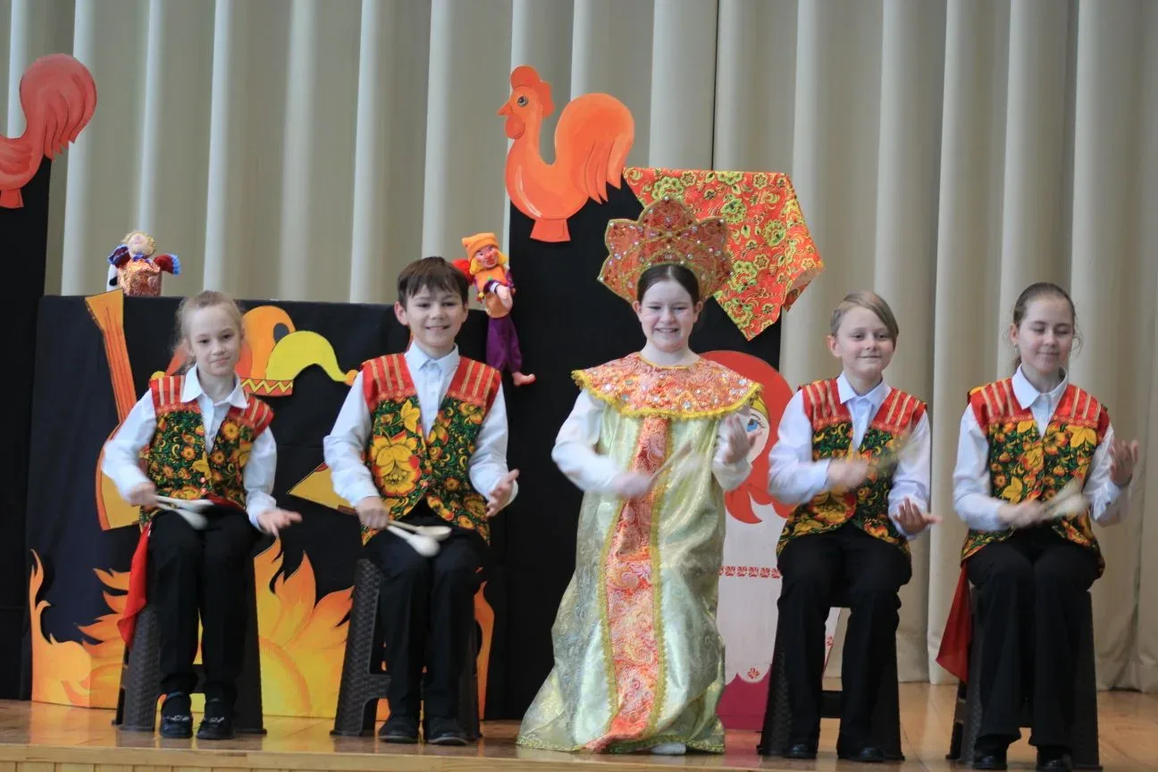 Премьера "Царевны Несмеяны" покорила сердца зрителей! 🎭✨  ✨Вчера в нашей школе царила атмосфера наст