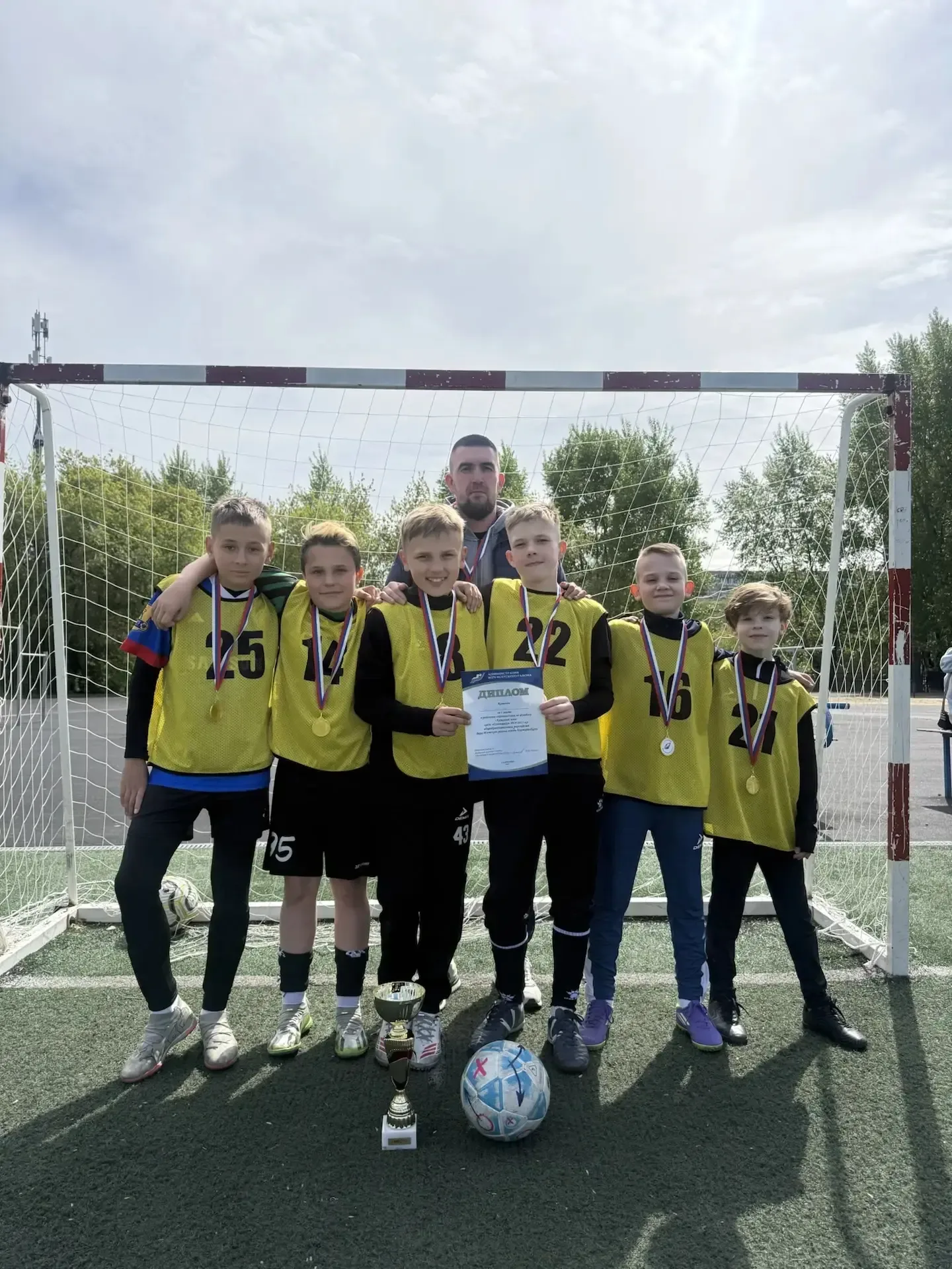 ⚽Завершился всероссийский турнир «Кожаный мяч» среди школ Верх-Исетского района.  🏆 Команда мальчико