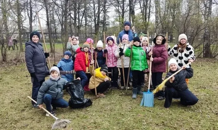 Маленькие дела с большим смыслом  Сегодня делимся новостями наших «Орлят России» из 2 «А» класса.  П
