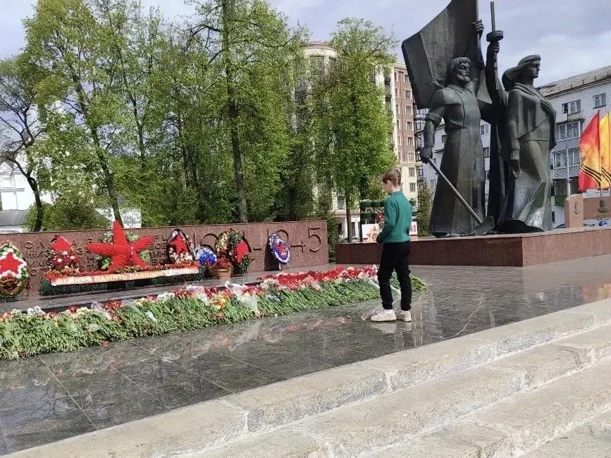 Школьные новости  Юный хранитель истории на параде Победы  📅 9 мая ученик 3 «А» класса, участник про