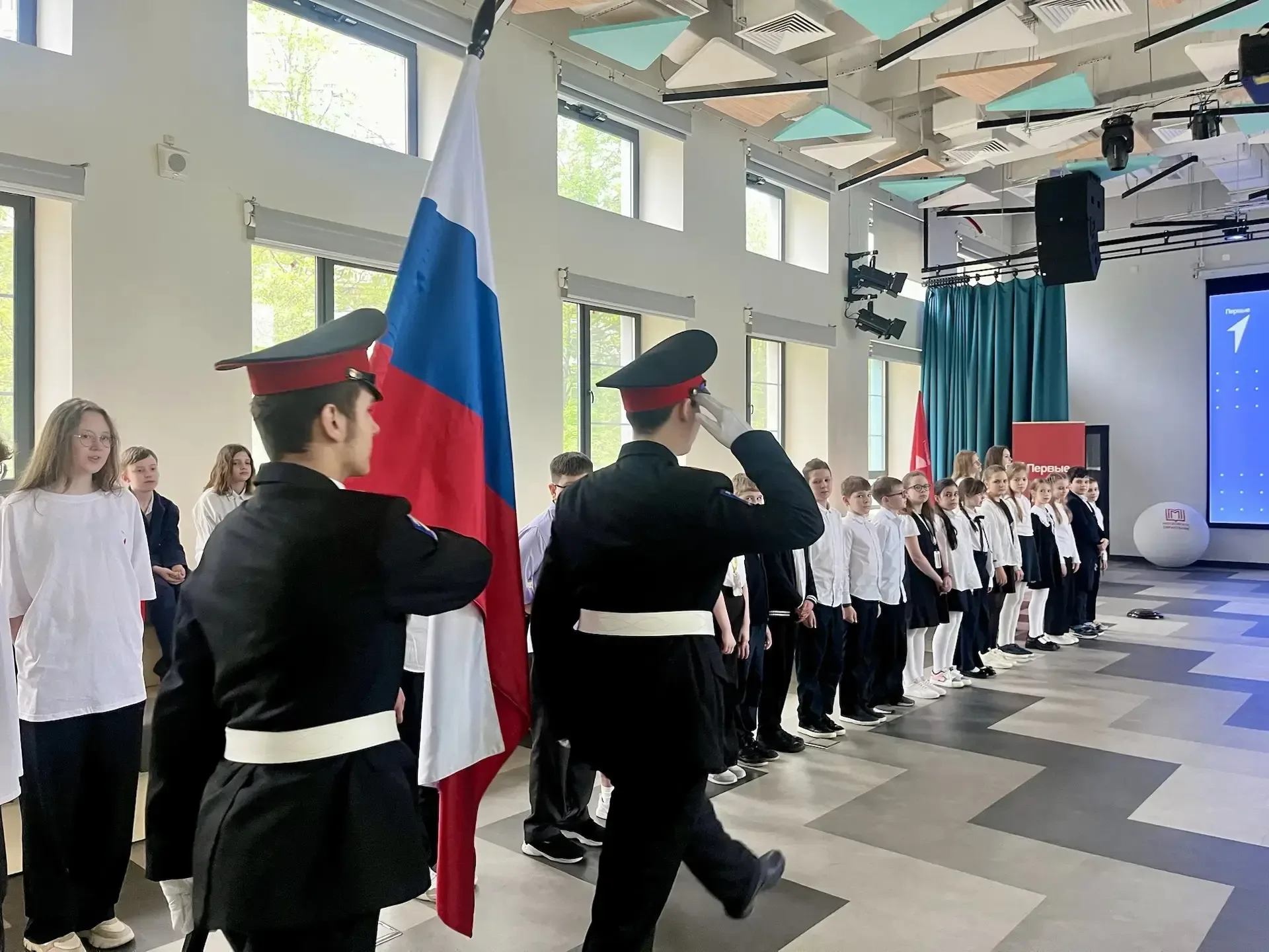 Будь Первым!  🌟 Торжественное посвящение в «Движение Первых»: это случилось! 🌟  📣Вчера в нашей школе