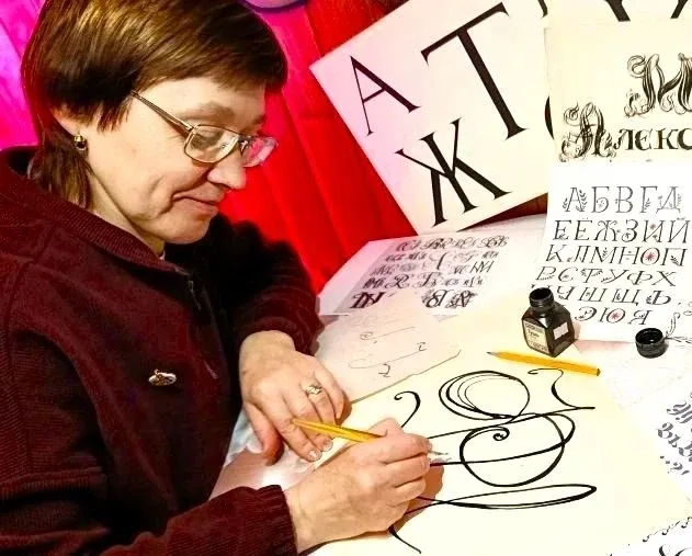 Своими руками  Как создать индивидуальный стиль  🪶Мария Александровна Ф. считает, что каллиграфическ