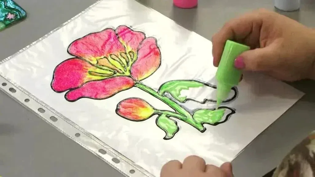 Своими руками  Создание витражей   🎨Рисование витражными красками — это не просто творчество, а наст
