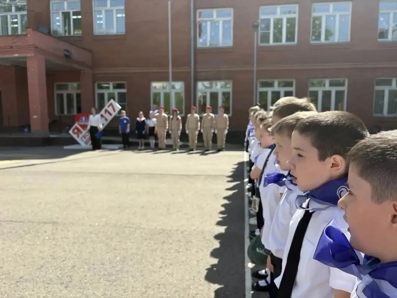 🇷🇺Церемония поднятия Государственного флага Российской Федерации  Традиционно начинаем учебную недел