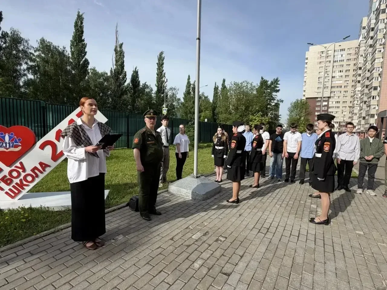🇷🇺Церемония поднятия Государственного флага Российской Федерации  Традиционно начинаем учебную недел