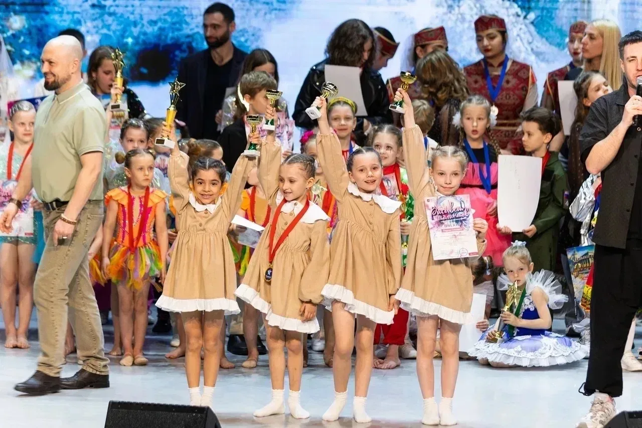 🎶 Наши ученицы — на вершине «Музыкального Олимпа»!  Ученицы нашей школы,Арина, 1И класса, и Полина, 