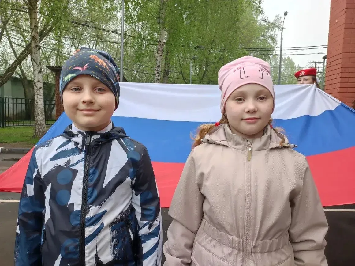 🇷🇺Церемония поднятия Государственного флага Российской Федерации  Традиционно начинаем учебную недел