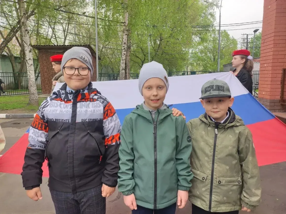 🇷🇺Церемония поднятия Государственного флага Российской Федерации  Традиционно начинаем учебную недел