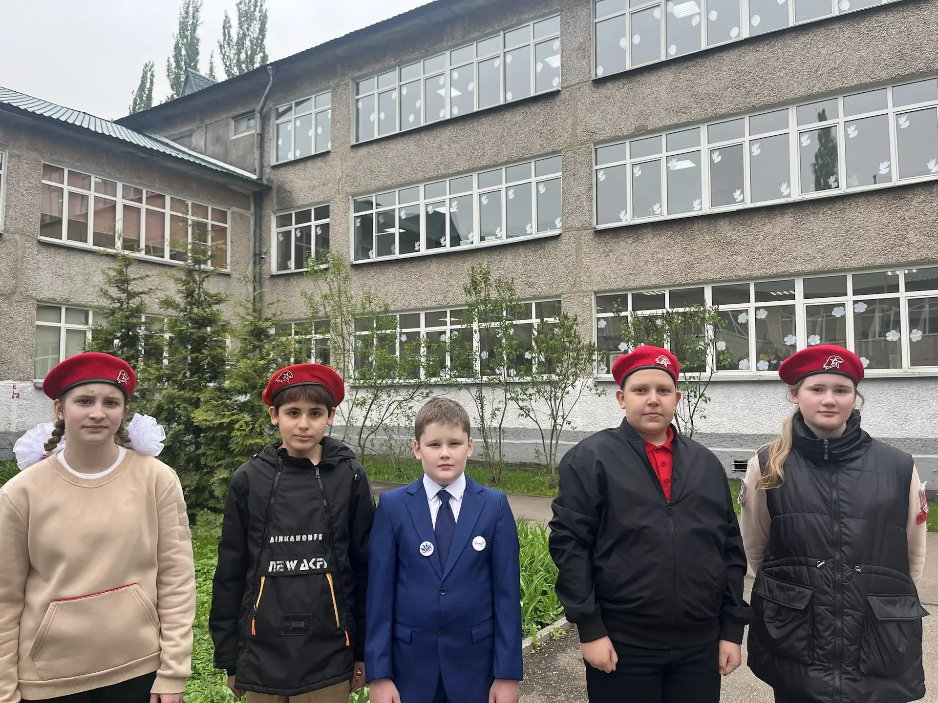 🇷🇺Церемония поднятия Государственного флага Российской Федерации  Традиционно начинаем учебную недел