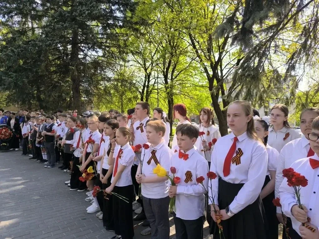 🎖️ В преддверии Дня Победы в нашей школе прошёл памятный митинг, посвящённый подвигу советского наро
