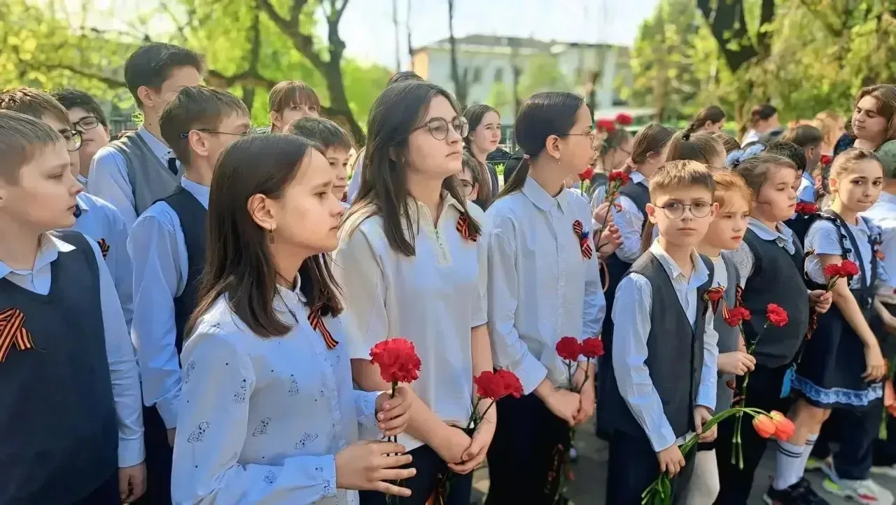 🎖️ В преддверии Дня Победы в нашей школе прошёл памятный митинг, посвящённый подвигу советского наро