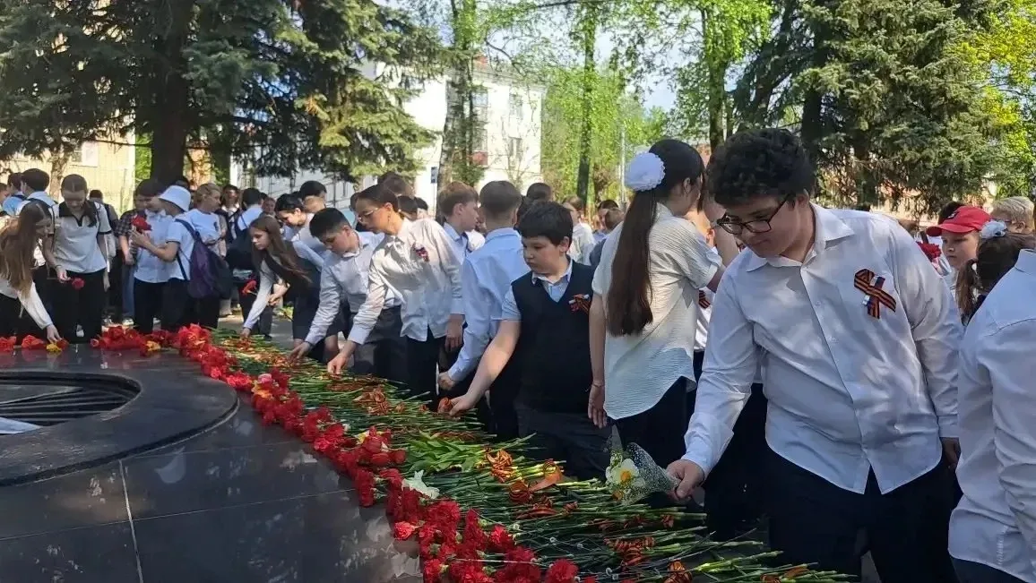 🎖️ В преддверии Дня Победы в нашей школе прошёл памятный митинг, посвящённый подвигу советского наро