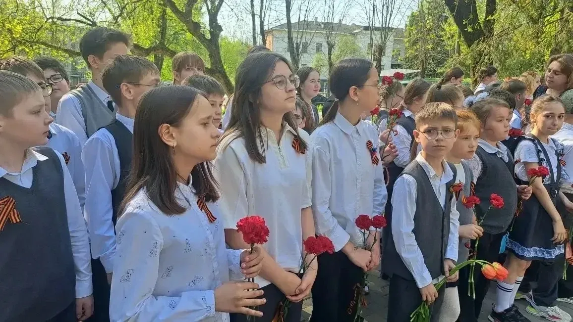 🎖️ В преддверии Дня Победы в нашей школе прошёл памятный митинг, посвящённый подвигу советского наро