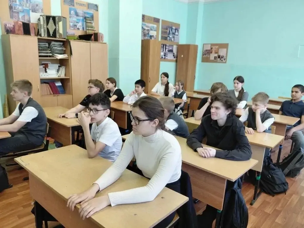 Ребята из 6‑е класса стали участниками тематического мероприятия, посвящённого Дню детских обществен