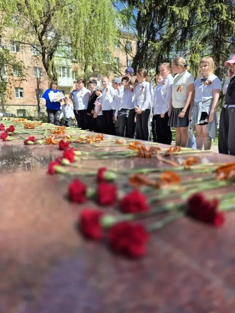 📣 Классный час о подвиге героев: память, которая живёт в сердце  В 5 «А» и 6 «Е» классах прошёл трог