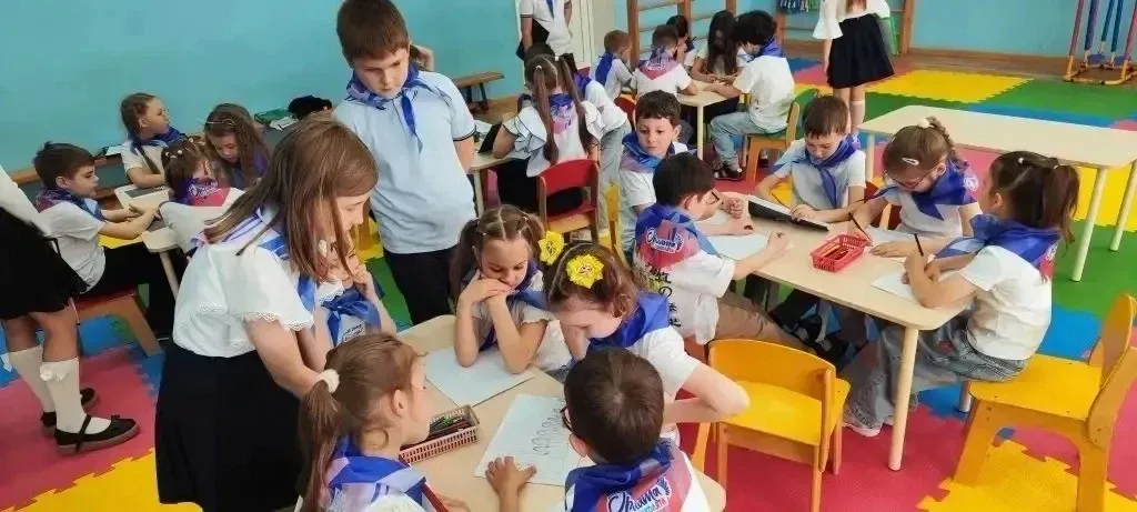 🇷🇺🦅Акция «Орлята дошколятам» 📜В преддверии Дня славянской письменности и культуры, Орлята  3-Г класс