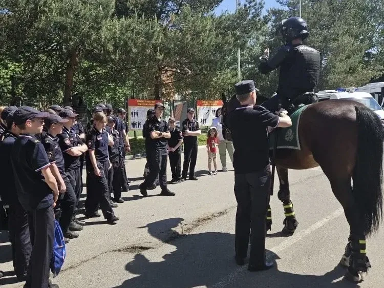 Будущие кавалеристы   🫡 Наш полицейский кадетский класс побывали в гостях у Первого специального пол