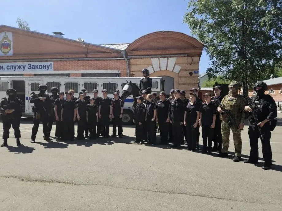 Будущие кавалеристы   🫡 Наш полицейский кадетский класс побывали в гостях у Первого специального пол